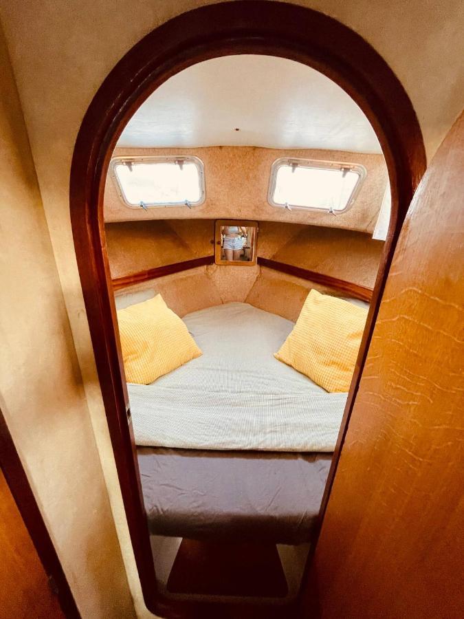 Stylish 80'S Fishing Boat Hotel Sant Adrià de Besòs Kültér fotó