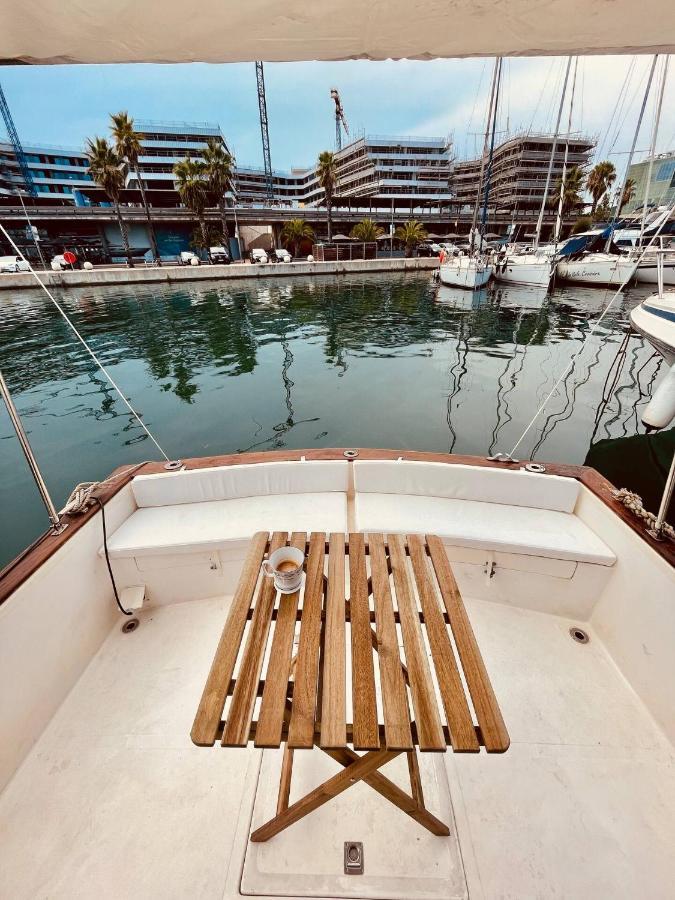 Stylish 80'S Fishing Boat Hotel Sant Adrià de Besòs Kültér fotó